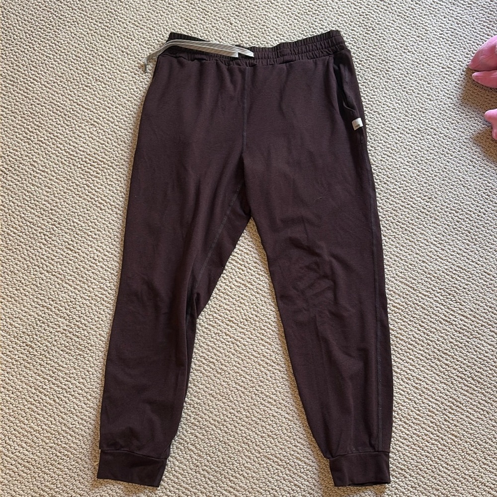 Women’s Vuori Jogger sz medium maroon